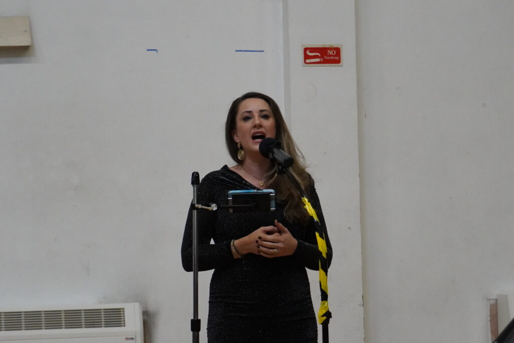 Joanna Hope singing
